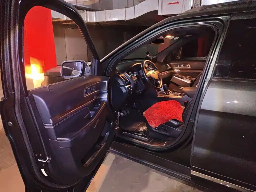 Ford Explorer (Import) — миниатюра 14