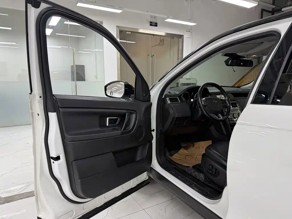 Land Rover Discovery Sport — миниатюра 8