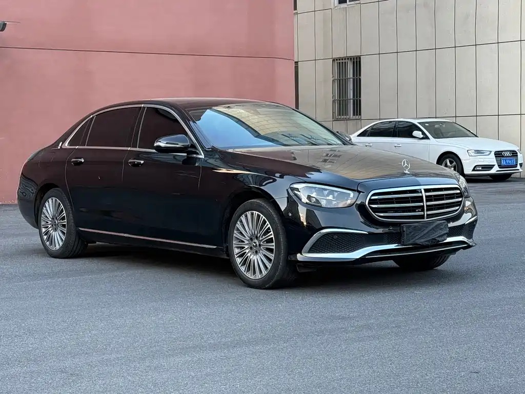 Mercedes-Benz E-Class — миниатюра 2