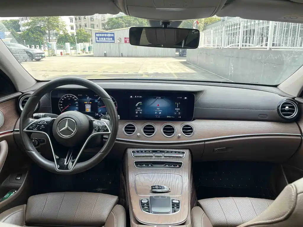 Mercedes-Benz E-Class — миниатюра 14