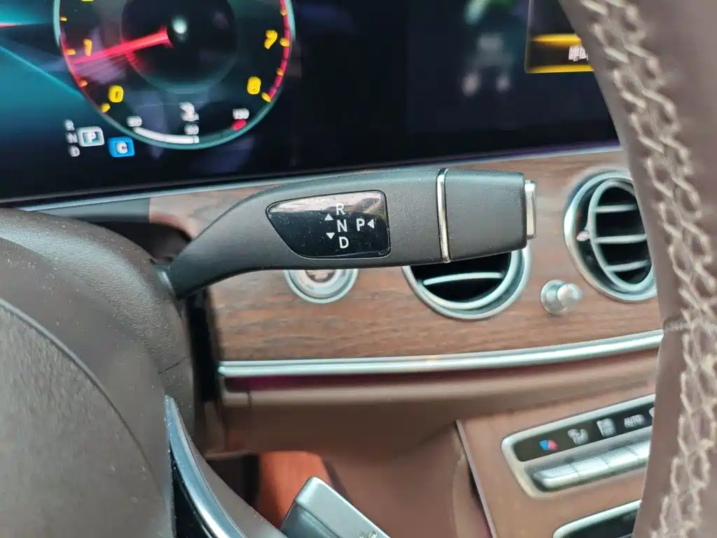 Mercedes-Benz E-Class — миниатюра 16