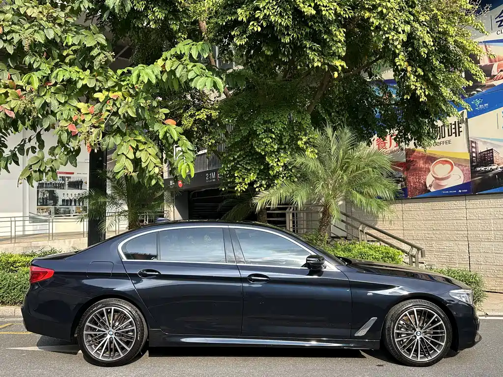 BMW 5 Series — миниатюра 11