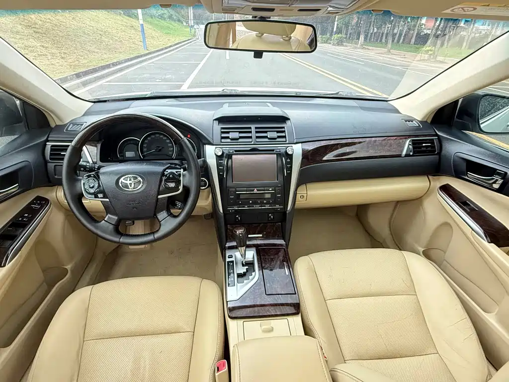 Toyota Camry — миниатюра 6