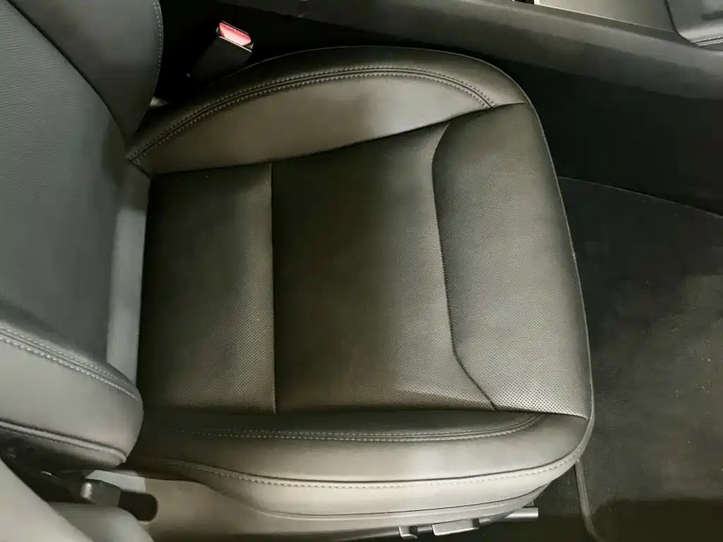Tesla Model 3 — миниатюра 10