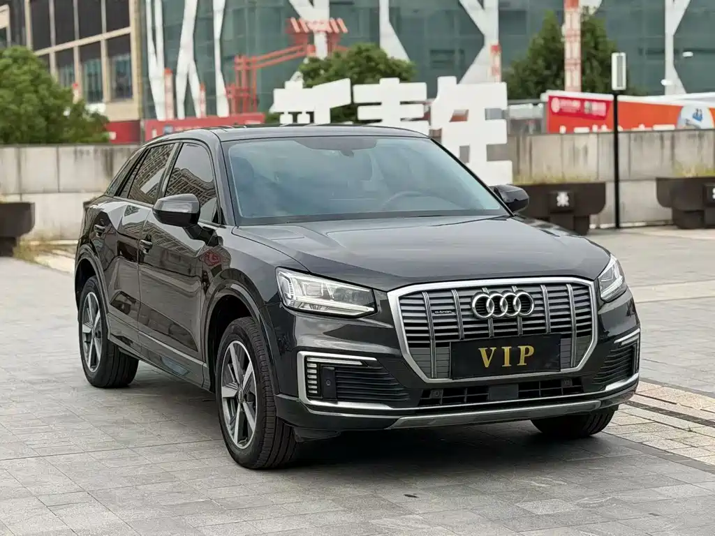 Audi Q2L e-tron — миниатюра 3