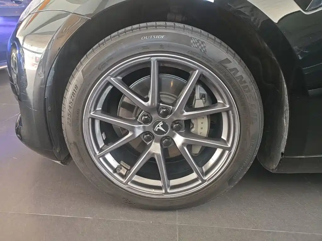 Tesla Model 3 — миниатюра 23