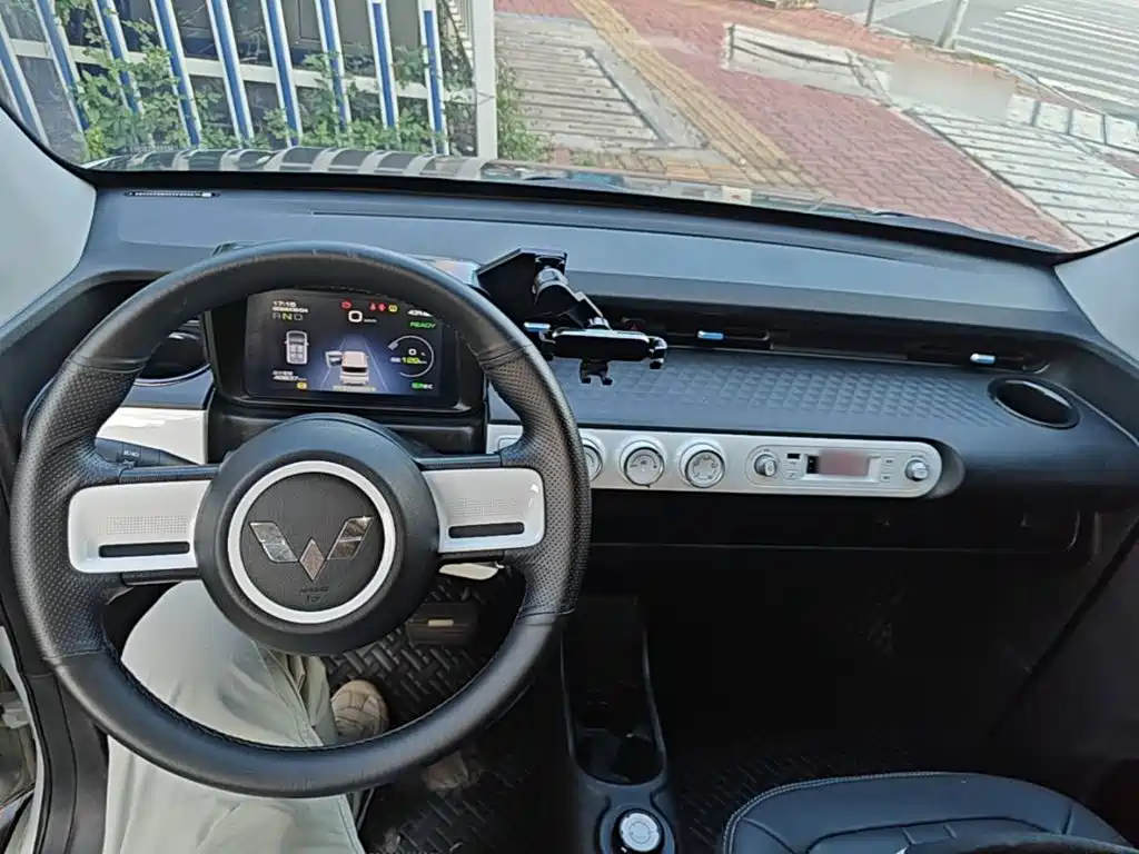 Wuling MINIEV — миниатюра 10