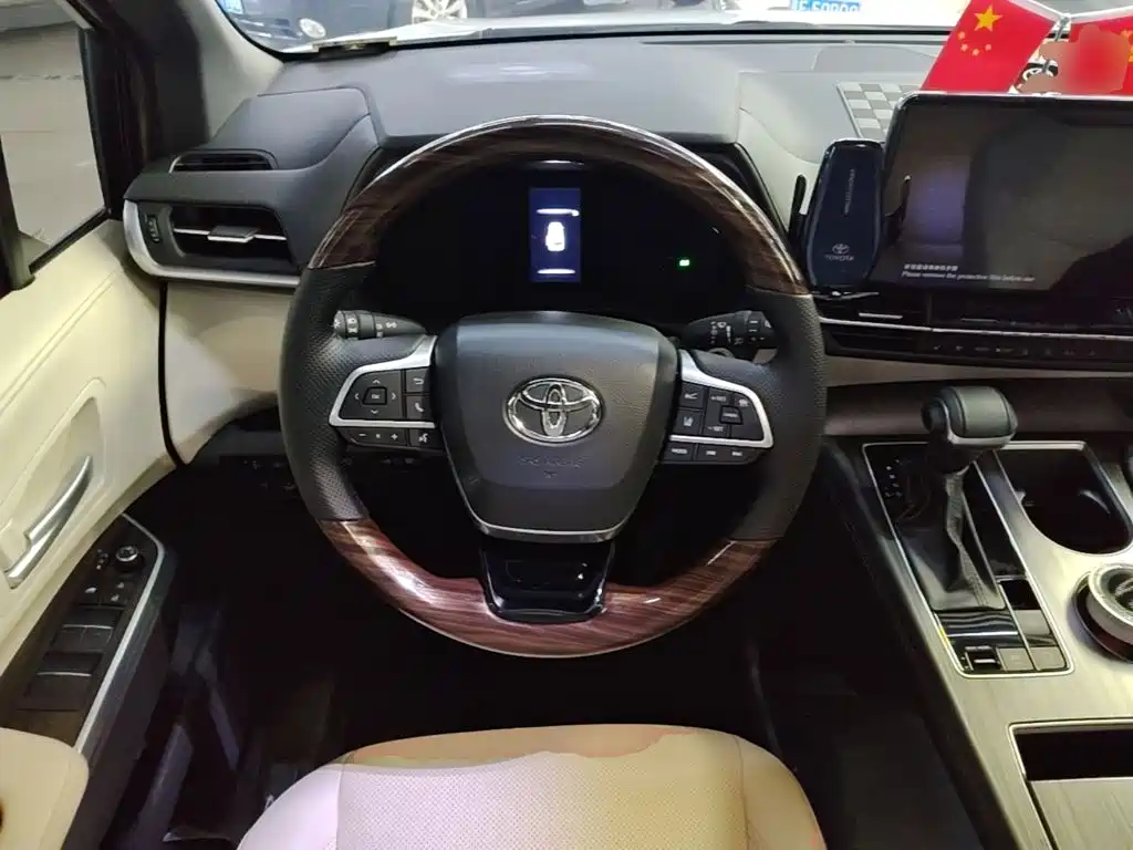 Toyota Sienna — миниатюра 11