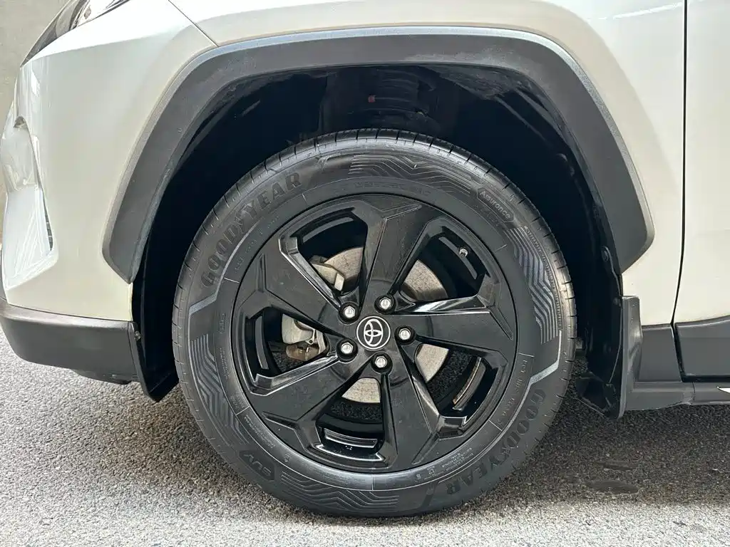 Toyota RAV4 — миниатюра 6