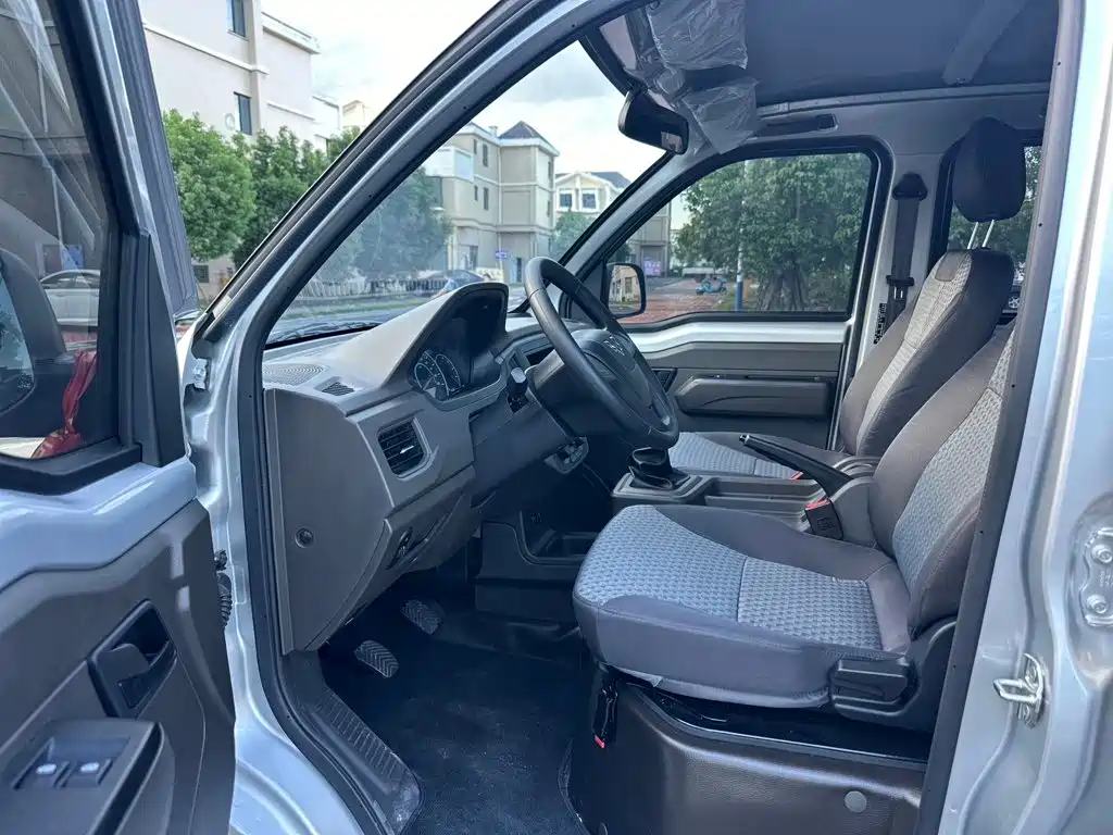 Wuling Rongguang 2023 1.5L LAR