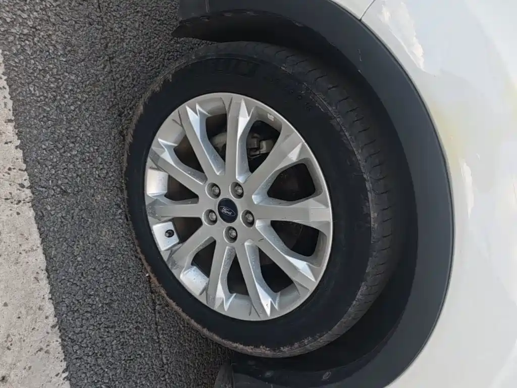 Ford Kuga — миниатюра 23