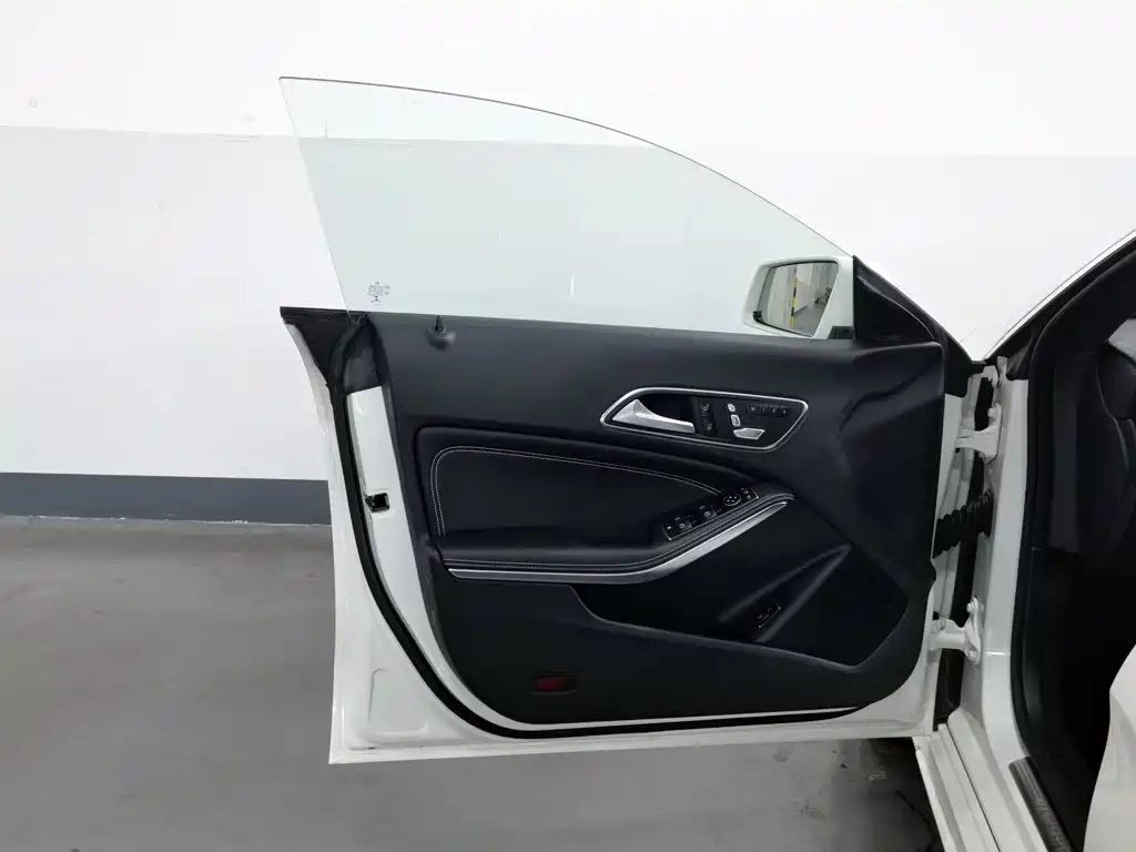 Mercedes-Benz CLA (Import) — миниатюра 8