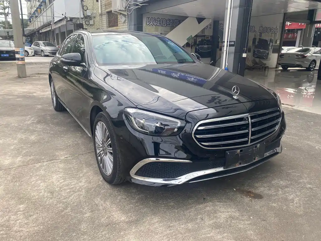 Mercedes-Benz E-Class — миниатюра 2