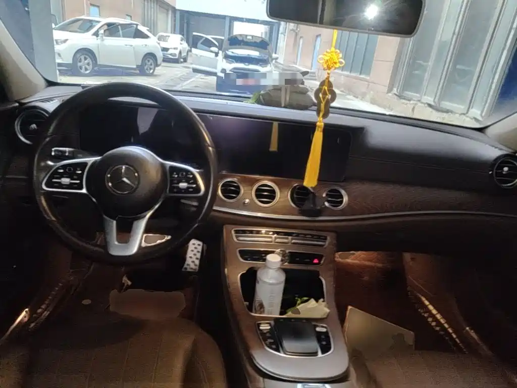Mercedes-Benz E-Class — миниатюра 14