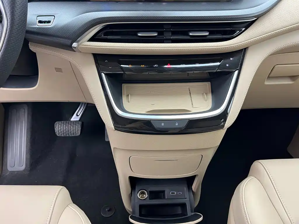 Buick GL8 Hybrid — миниатюра 11