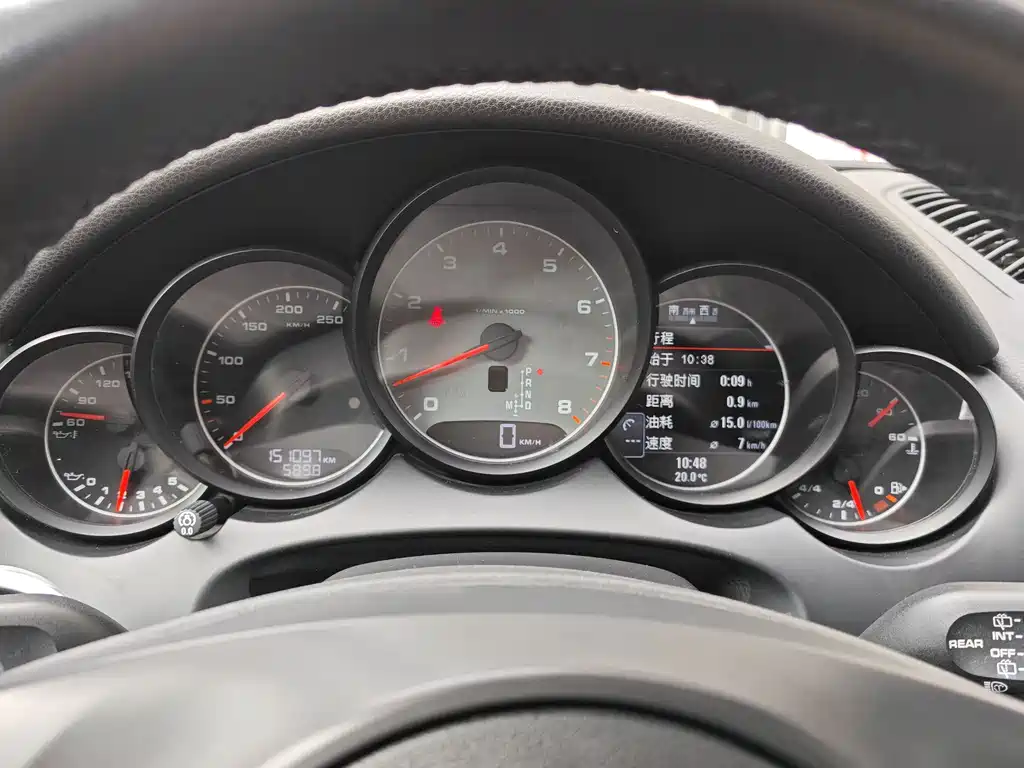 Porsche Cayenne — миниатюра 9