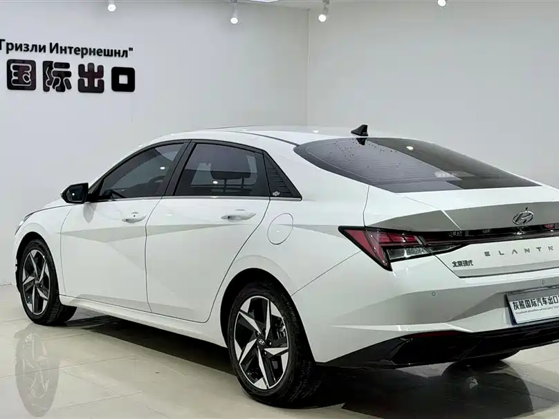 Hyundai Elantra 2022 1.5L CVT LUX Luxury