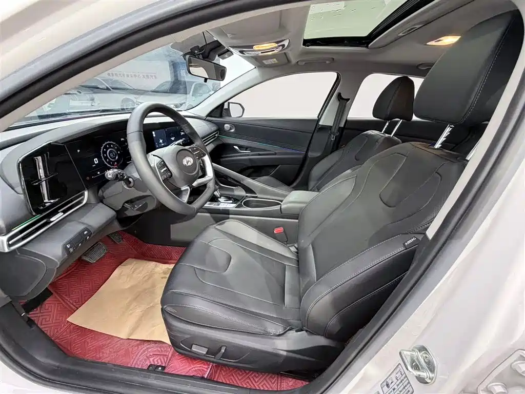 Hyundai Elantra 2022 1.5L CVT LUX Luxury
