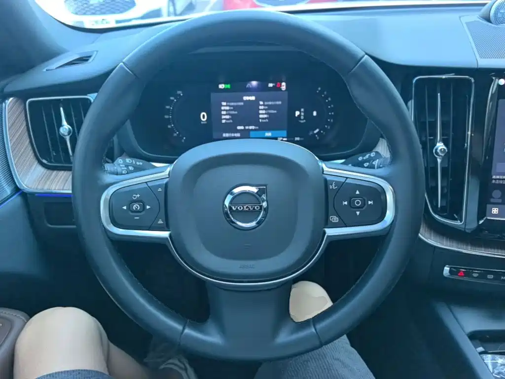 Volvo XC60 — миниатюра 11