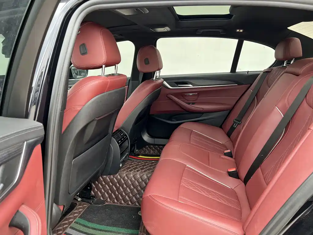 BMW 5 Series — миниатюра 7