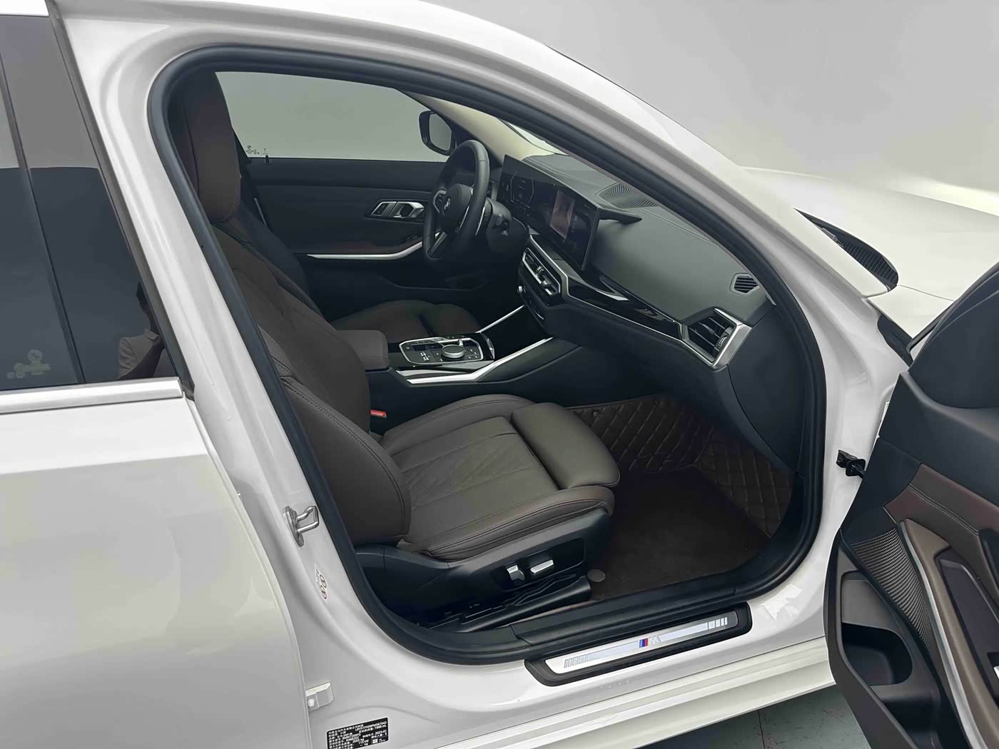 BMW 3 Series 2.0 л 2023 г. Белый, пробег 10800 км