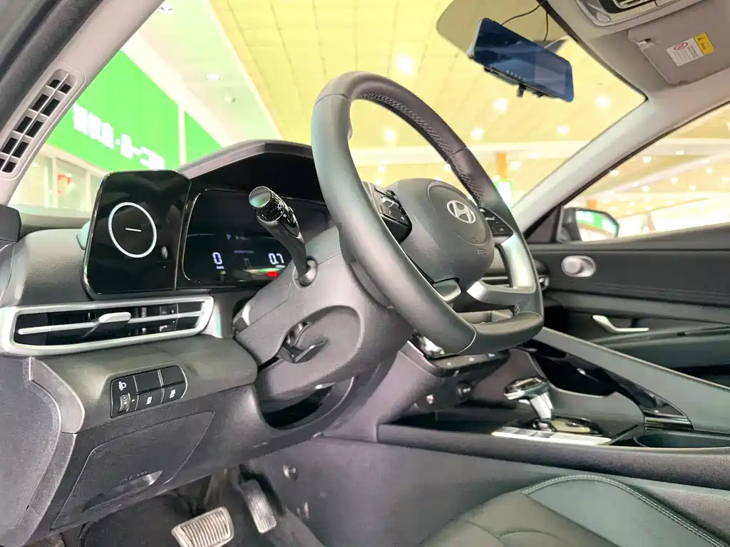 Hyundai Elantra — миниатюра 13