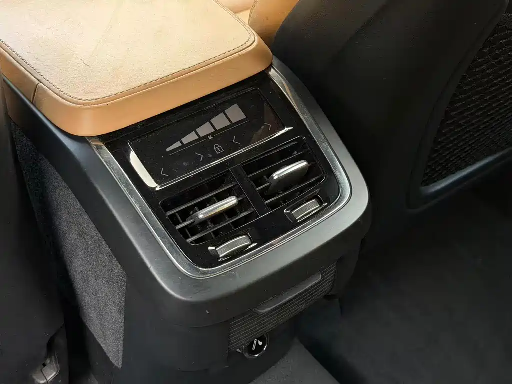Volvo XC90 — миниатюра 10