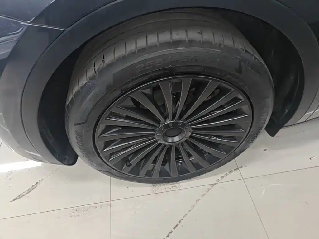 Tesla Model Y — миниатюра 23