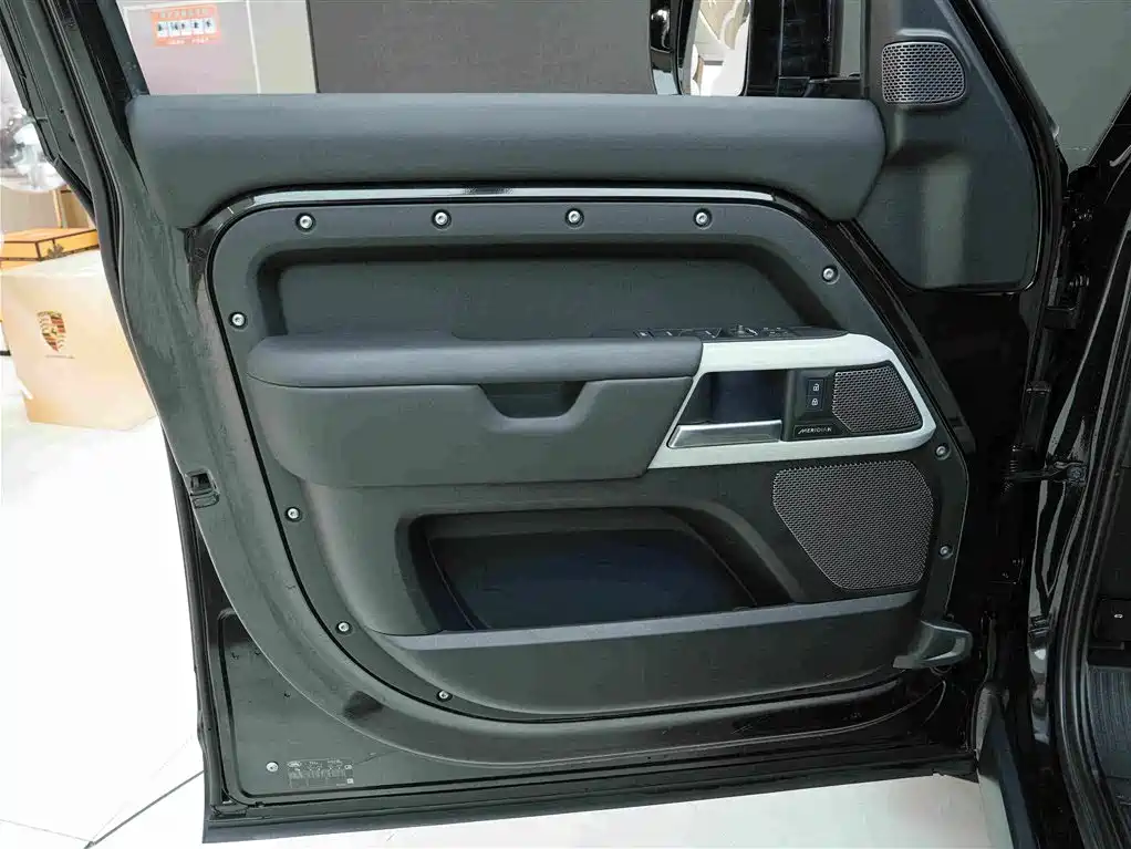 Land Rover Defender — миниатюра 14