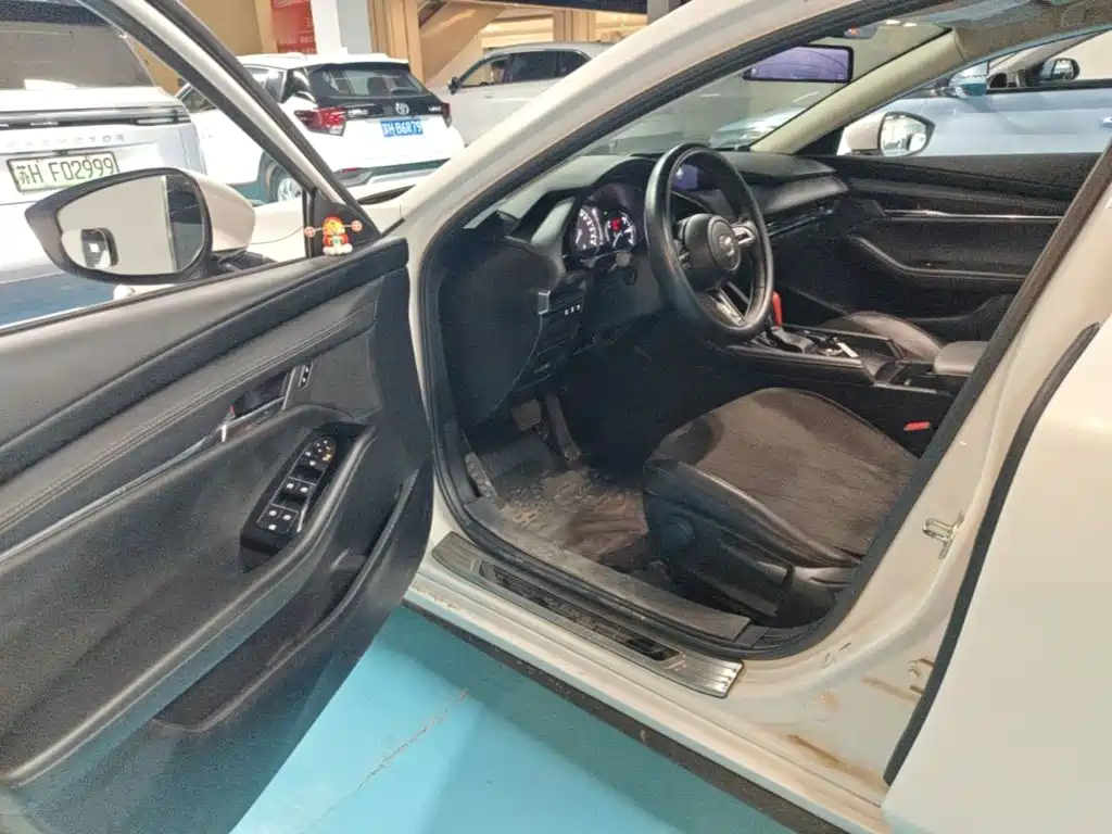 Mazda 3 Axela — миниатюра 16