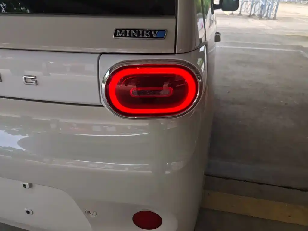 Wuling MINIEV — миниатюра 8