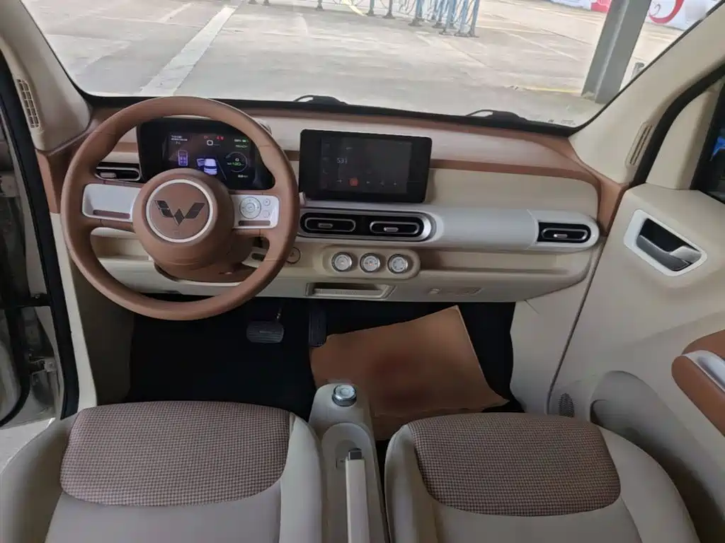 Wuling MINIEV — миниатюра 10