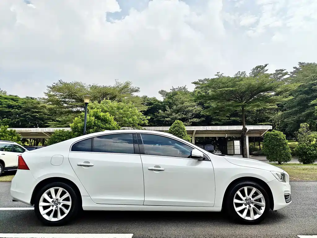 Volvo S60 — миниатюра 8