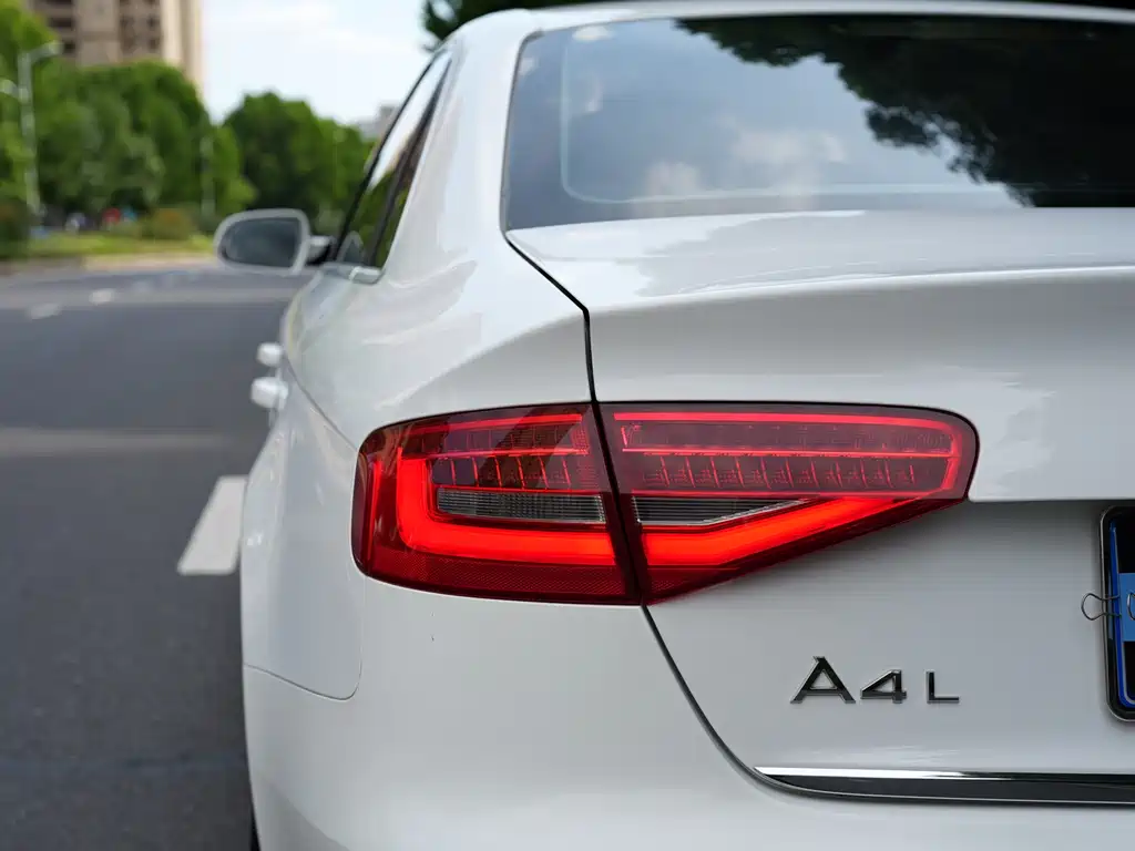 Audi A4L 2015 35 TFSI AT Comfort