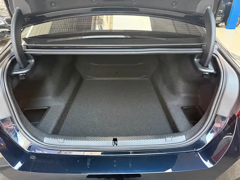 BMW 5 Series — миниатюра 18