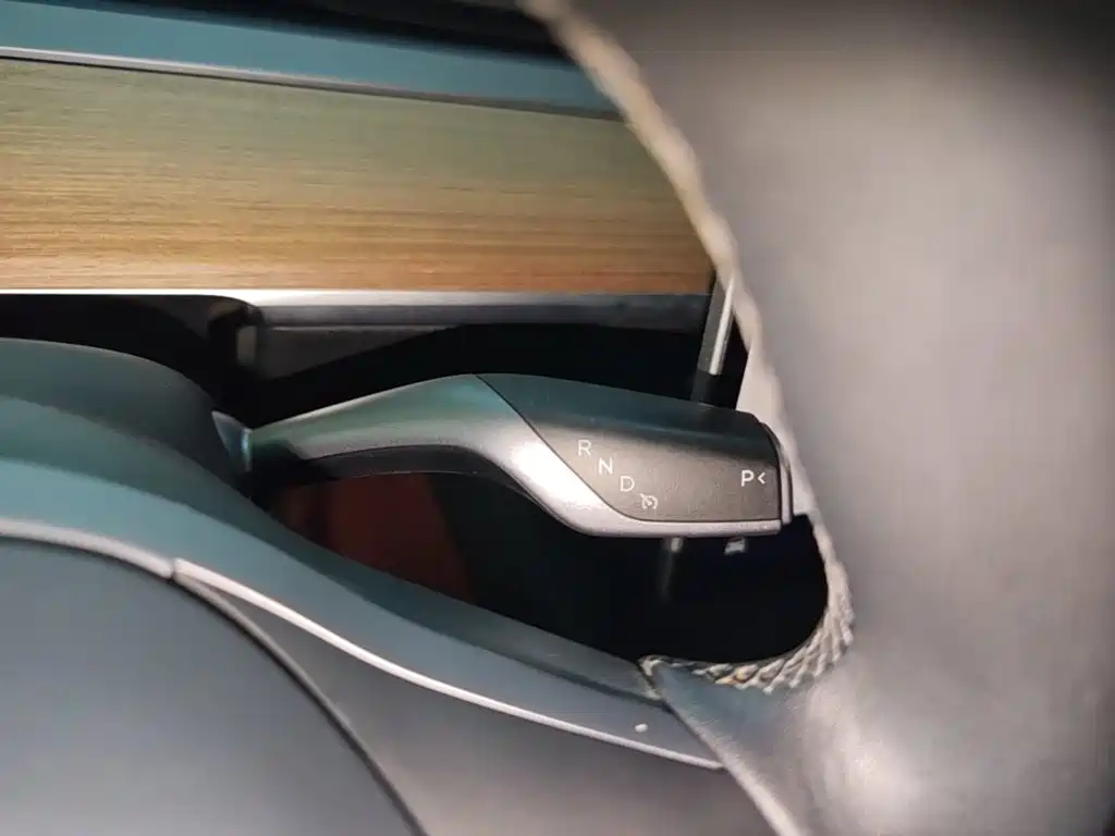 Tesla Model Y — миниатюра 14
