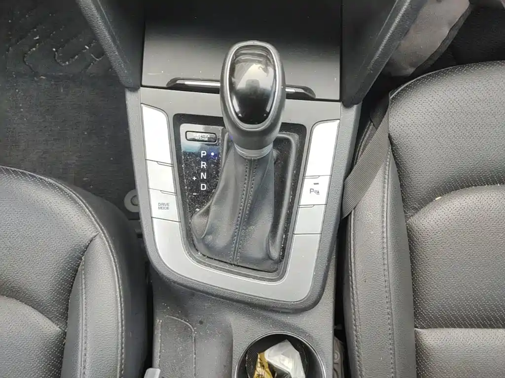 Hyundai Elantra — миниатюра 14