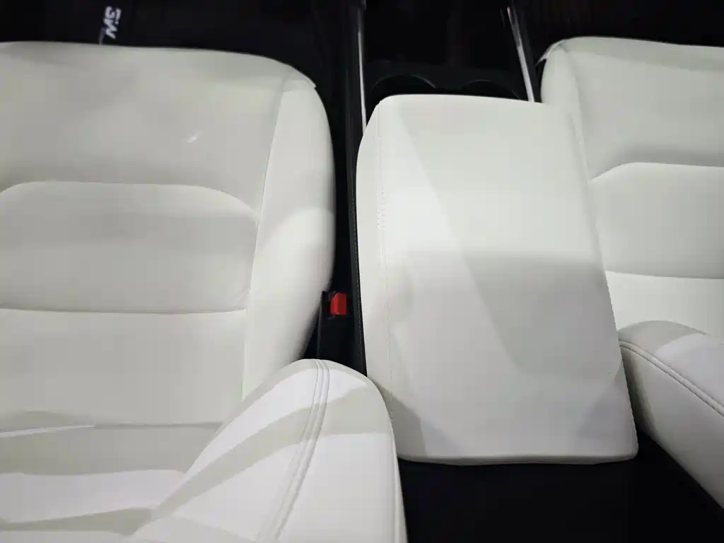 Tesla Model 3 — миниатюра 13