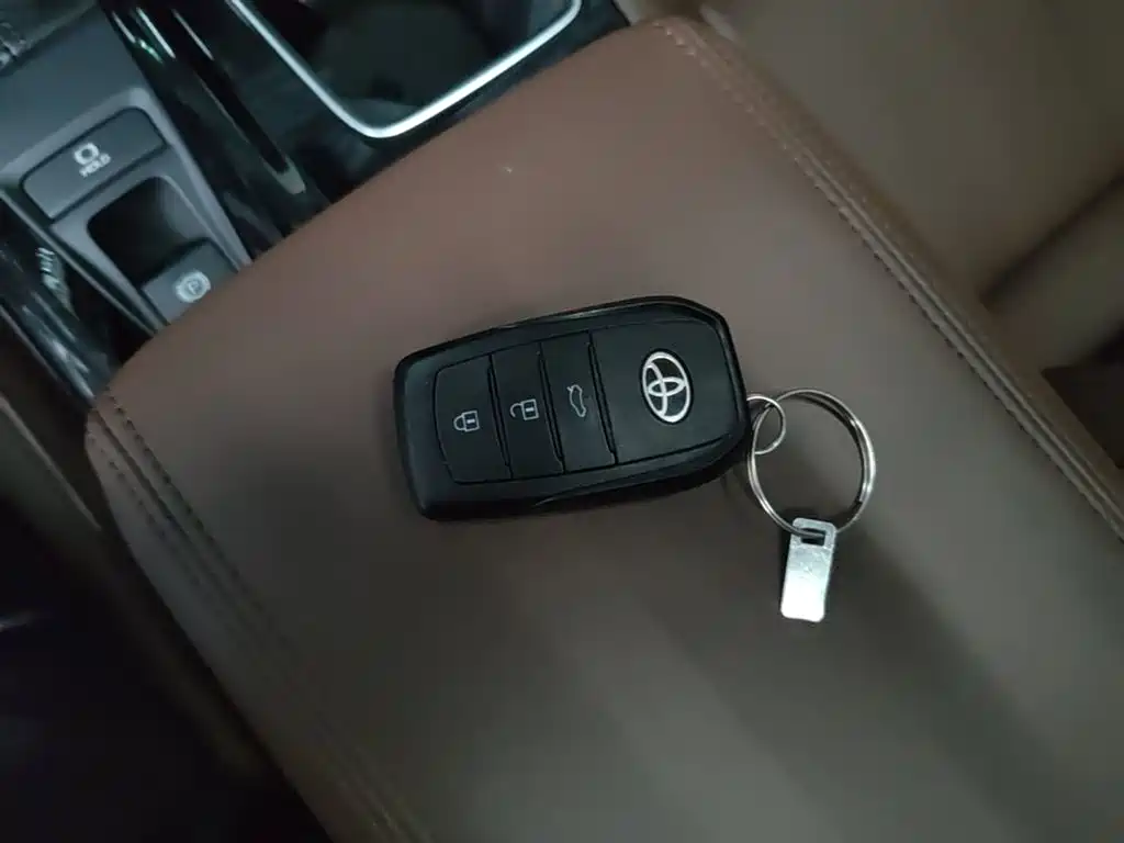 Toyota Camry — миниатюра 9