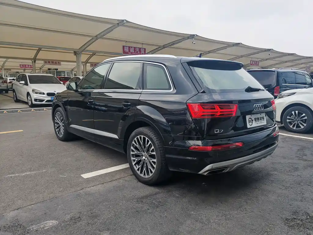 Audi Q7 — миниатюра 21