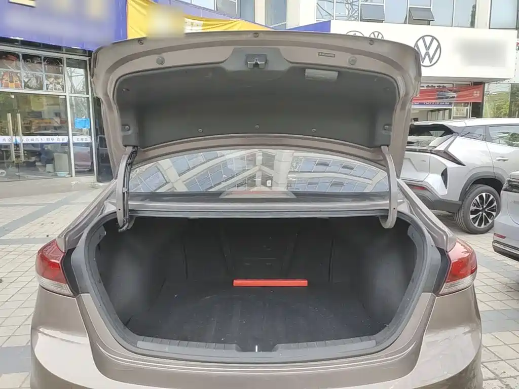 Hyundai Elantra — миниатюра 19