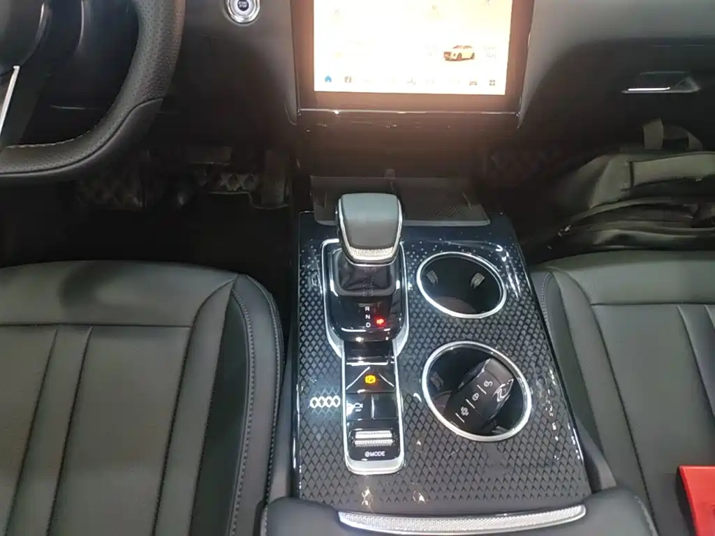 Hongqi Hongqi HS3 PHEV — миниатюра 14
