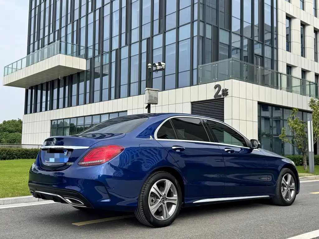 Mercedes-Benz C-Class — миниатюра 12