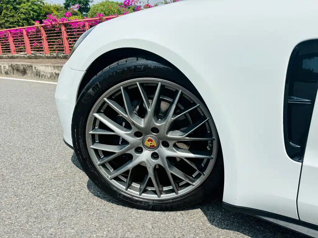 Porsche Panamera — миниатюра 12