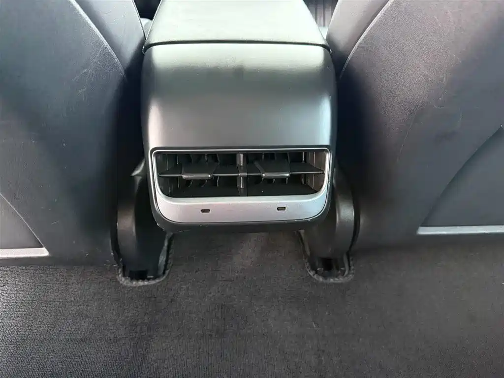 Tesla Model 3 — миниатюра 8