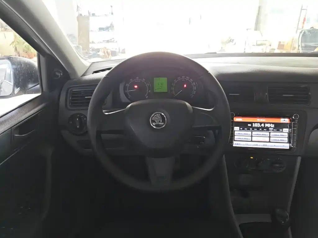 Skoda Rapid — миниатюра 11