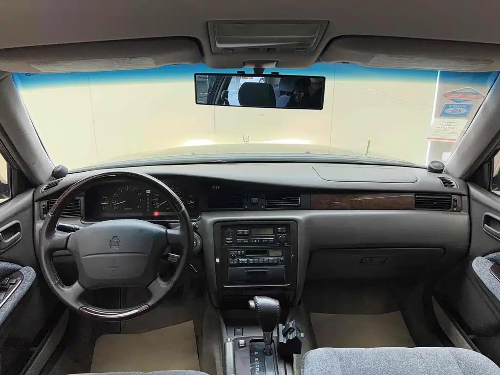 Toyota Crown 2001 3.0L AT