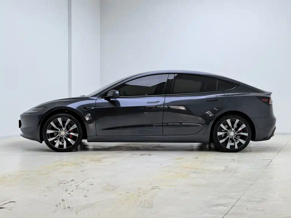 Tesla Model 3 — миниатюра 8