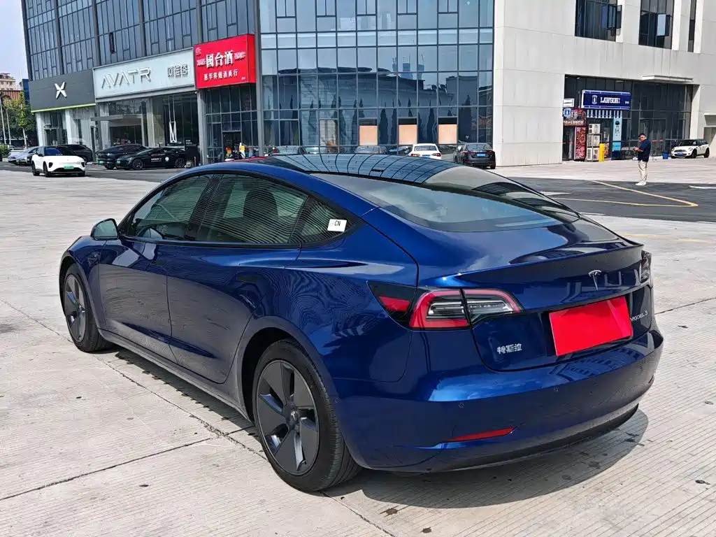 Tesla Model 3 — миниатюра 6