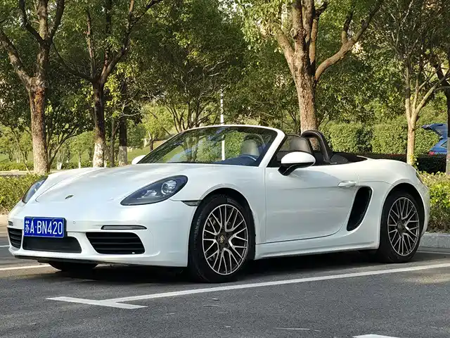 PORSCHE 718